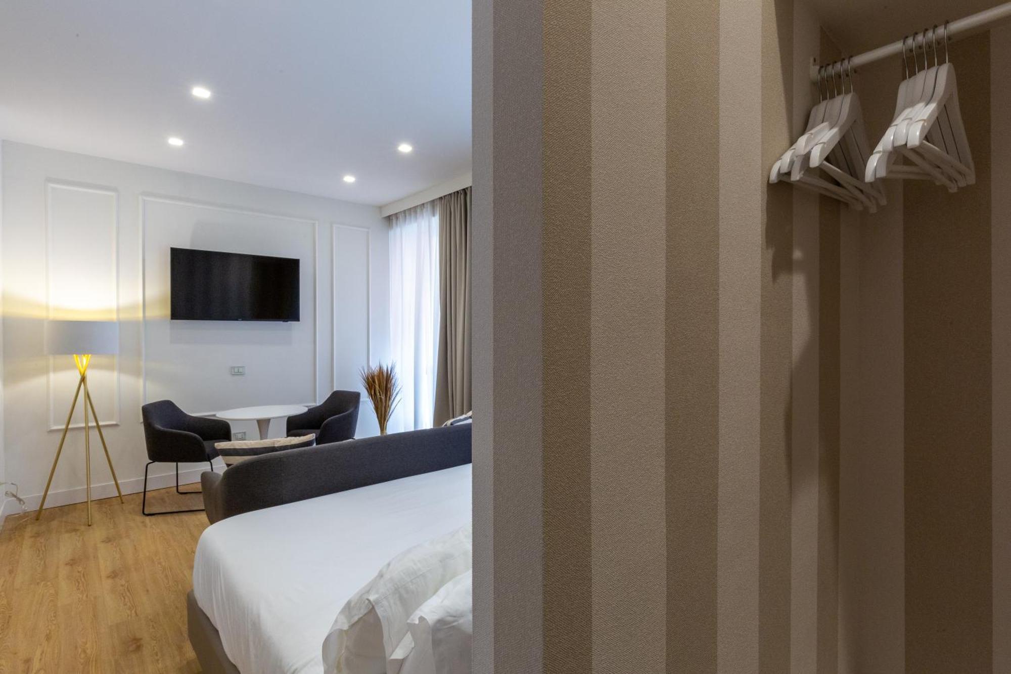Casa Lounge Costituzione Hotel Каляри Екстериор снимка