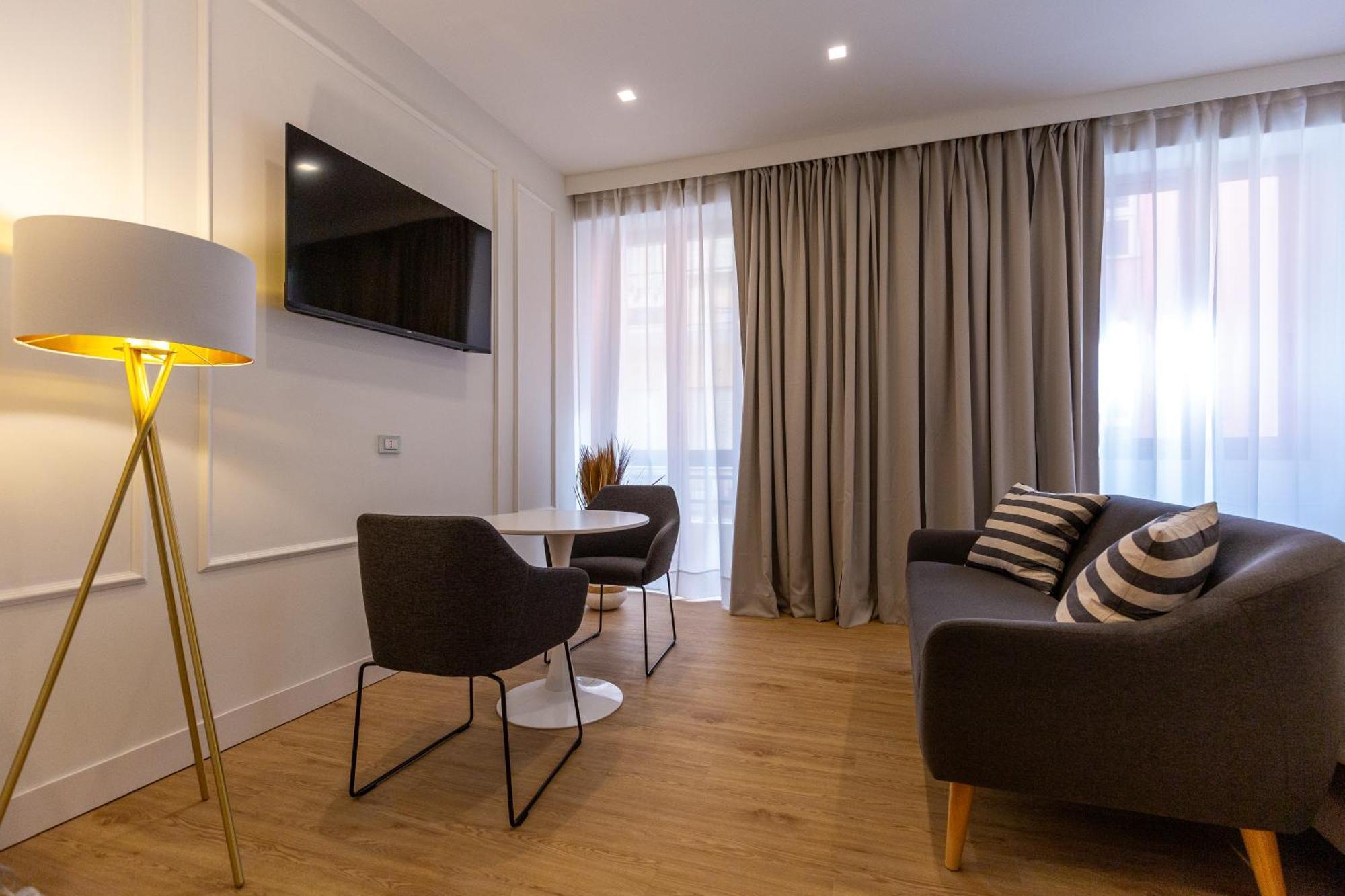 Casa Lounge Costituzione Hotel Каляри Екстериор снимка