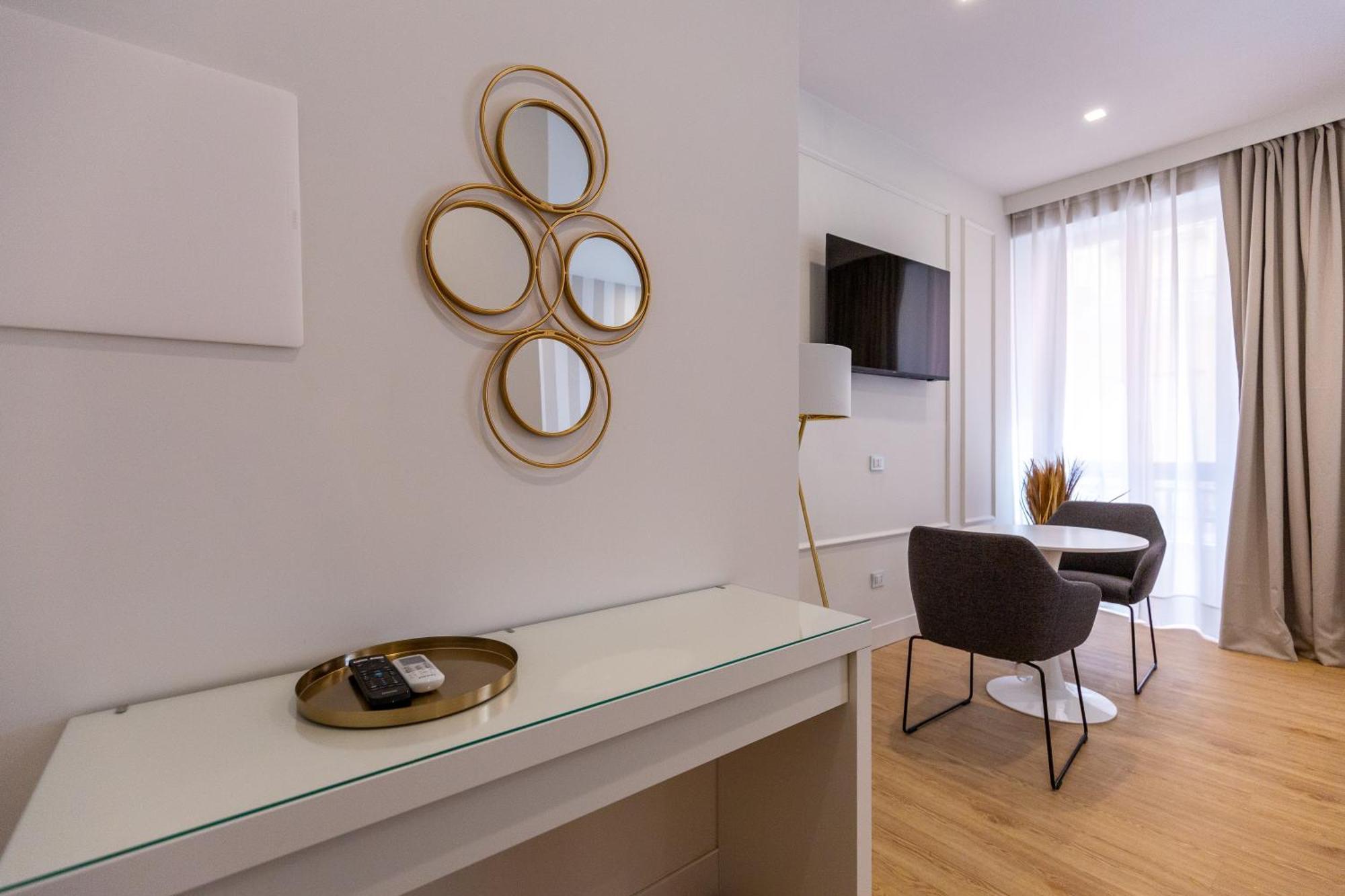 Casa Lounge Costituzione Hotel Каляри Екстериор снимка
