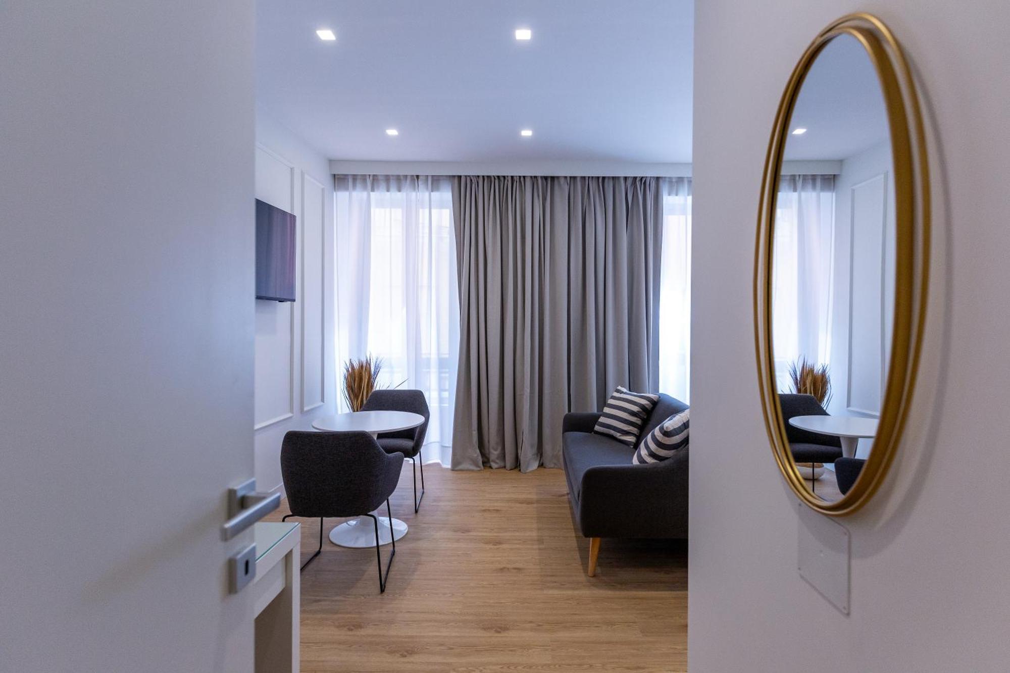 Casa Lounge Costituzione Hotel Каляри Екстериор снимка