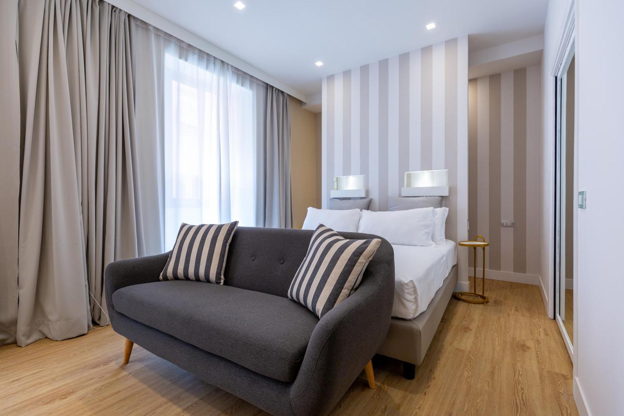 Casa Lounge Costituzione Hotel Каляри Екстериор снимка