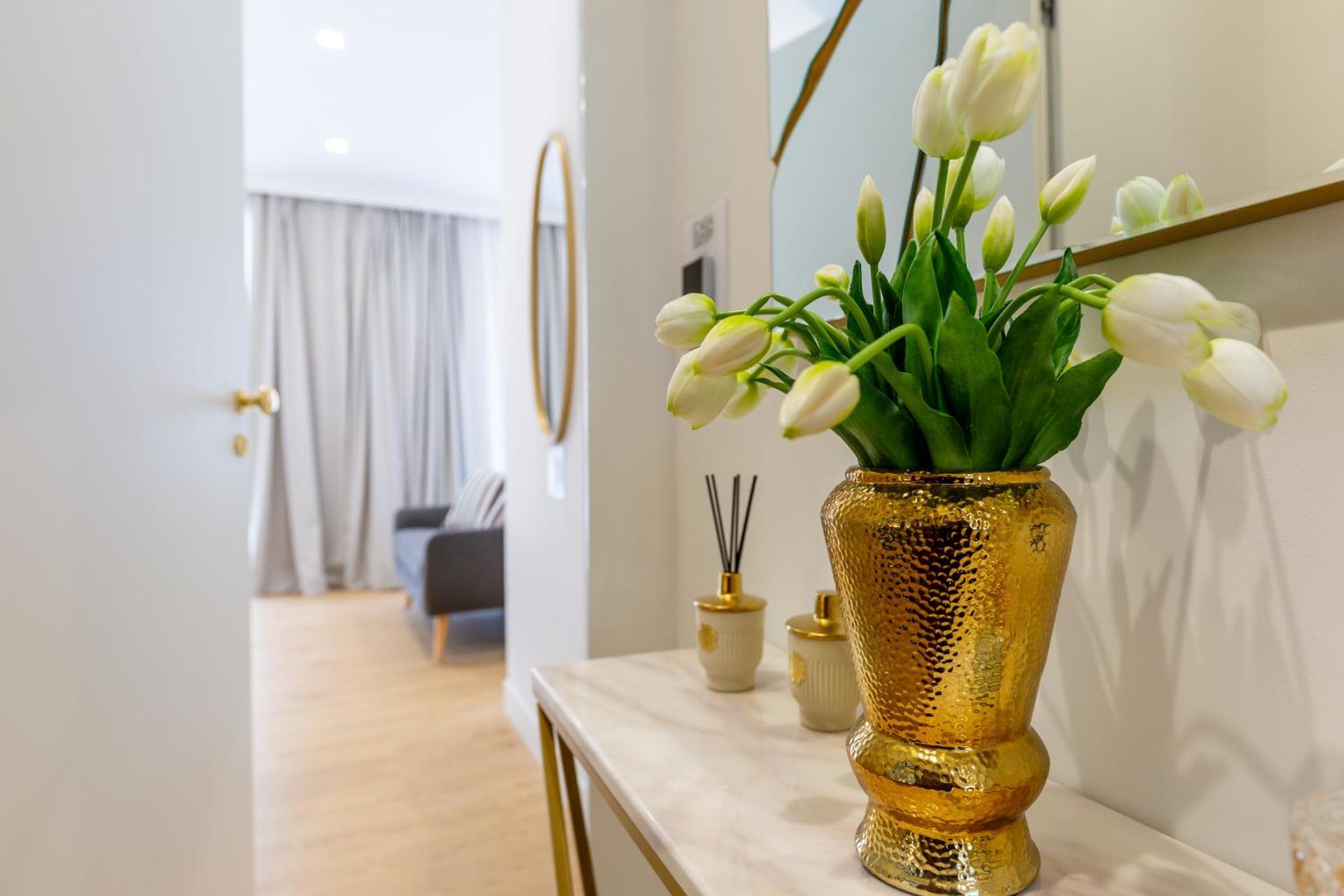 Casa Lounge Costituzione Hotel Каляри Екстериор снимка