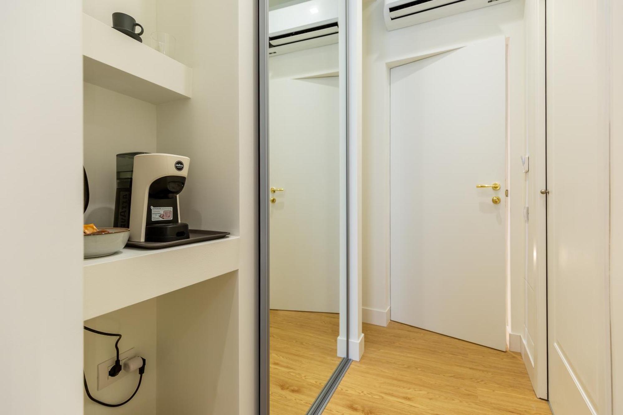 Casa Lounge Costituzione Hotel Каляри Екстериор снимка
