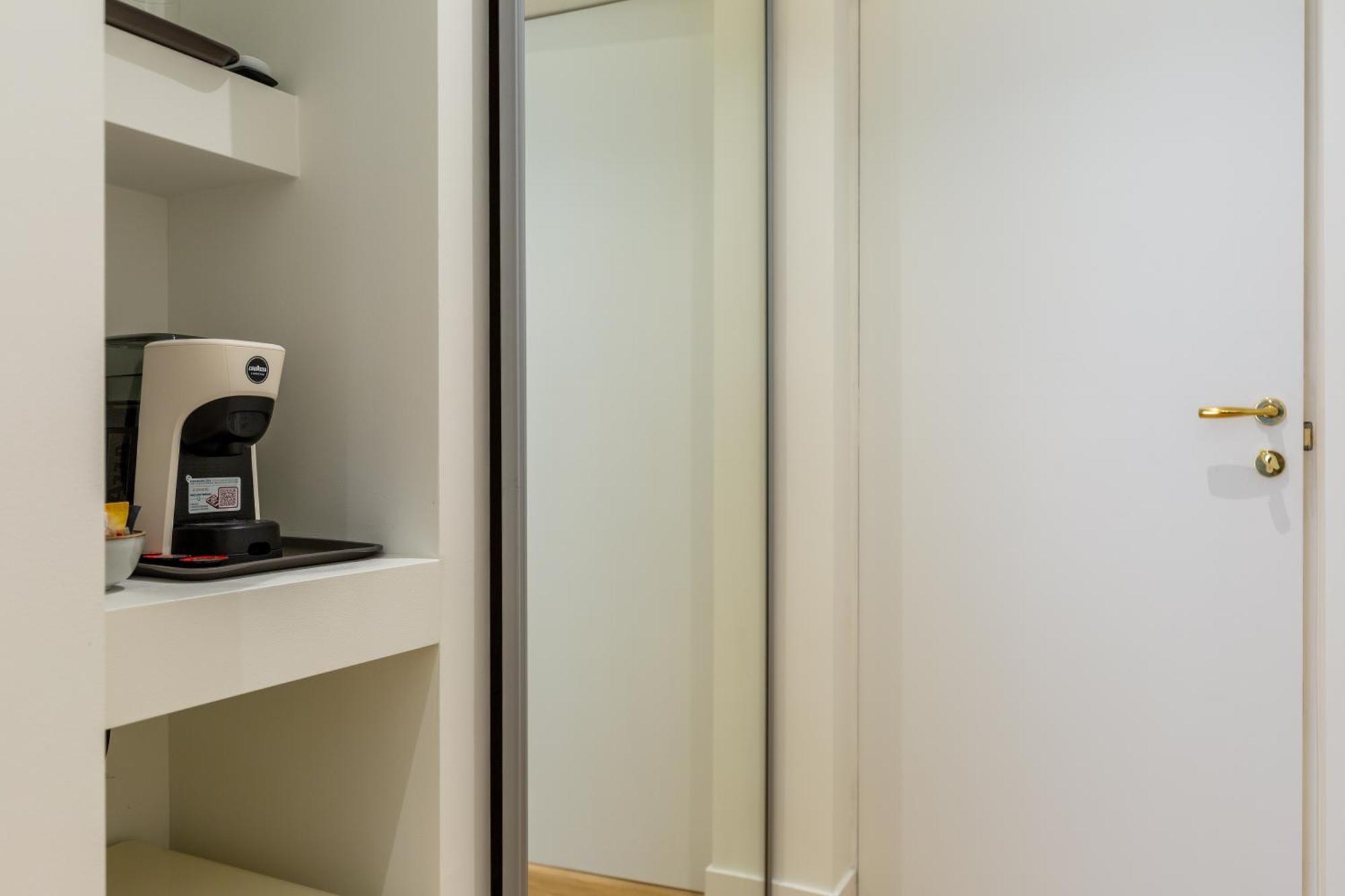 Casa Lounge Costituzione Hotel Каляри Екстериор снимка