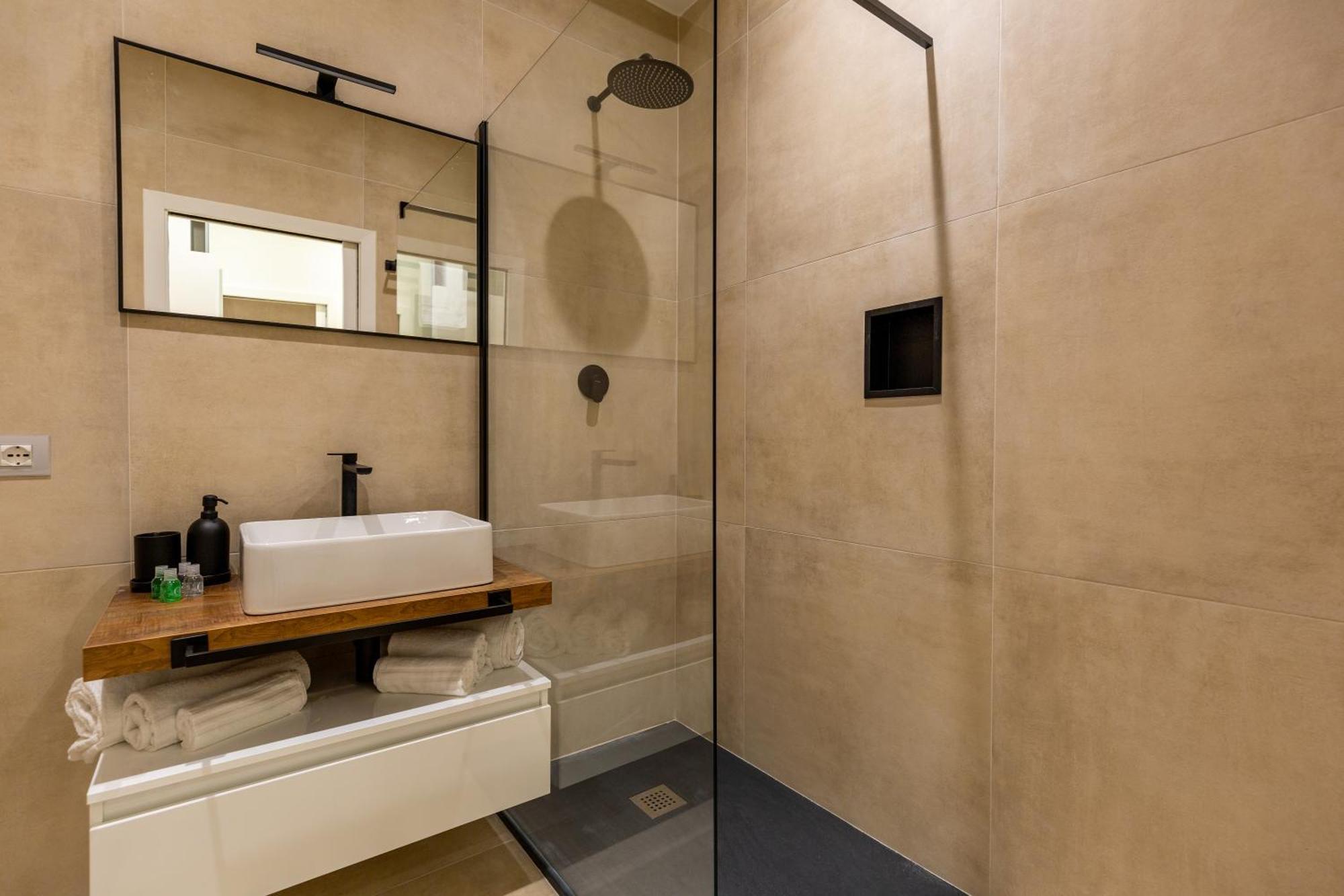 Casa Lounge Costituzione Hotel Каляри Екстериор снимка