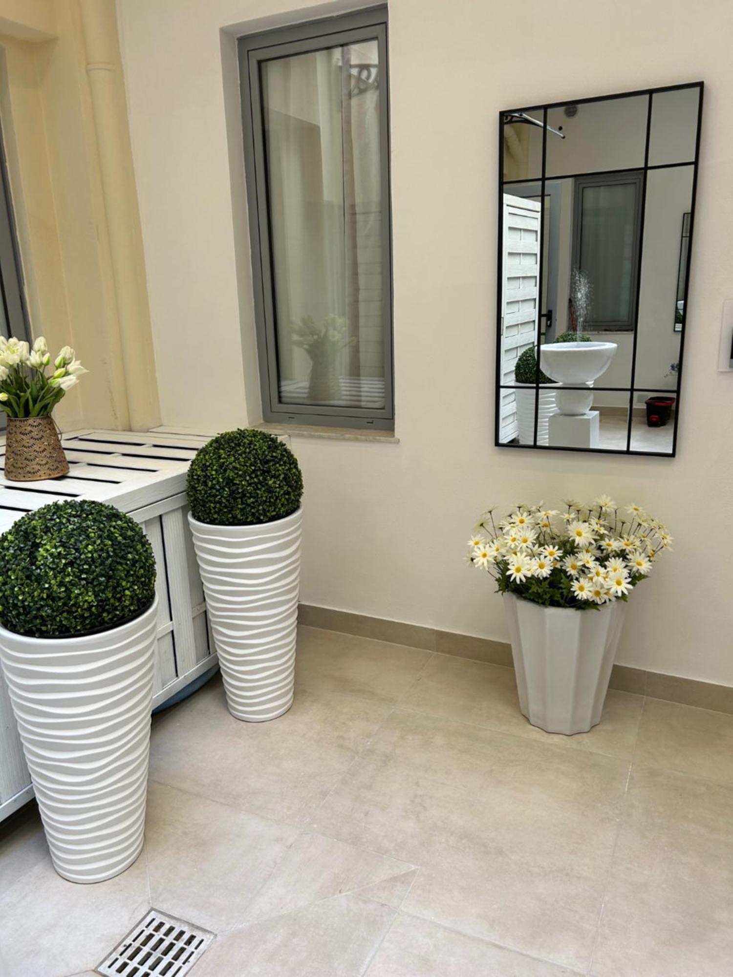 Casa Lounge Costituzione Hotel Каляри Екстериор снимка