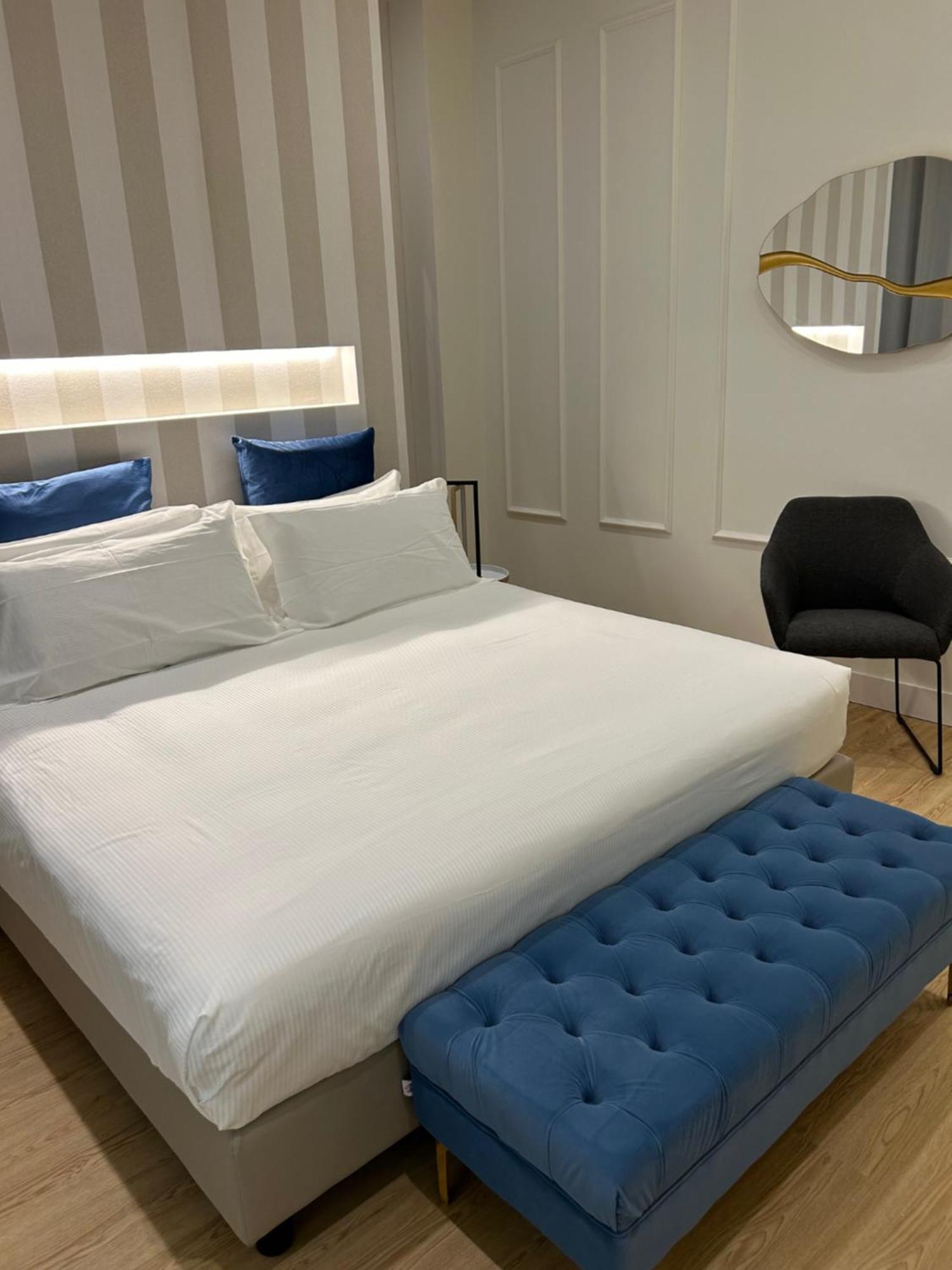 Casa Lounge Costituzione Hotel Каляри Екстериор снимка