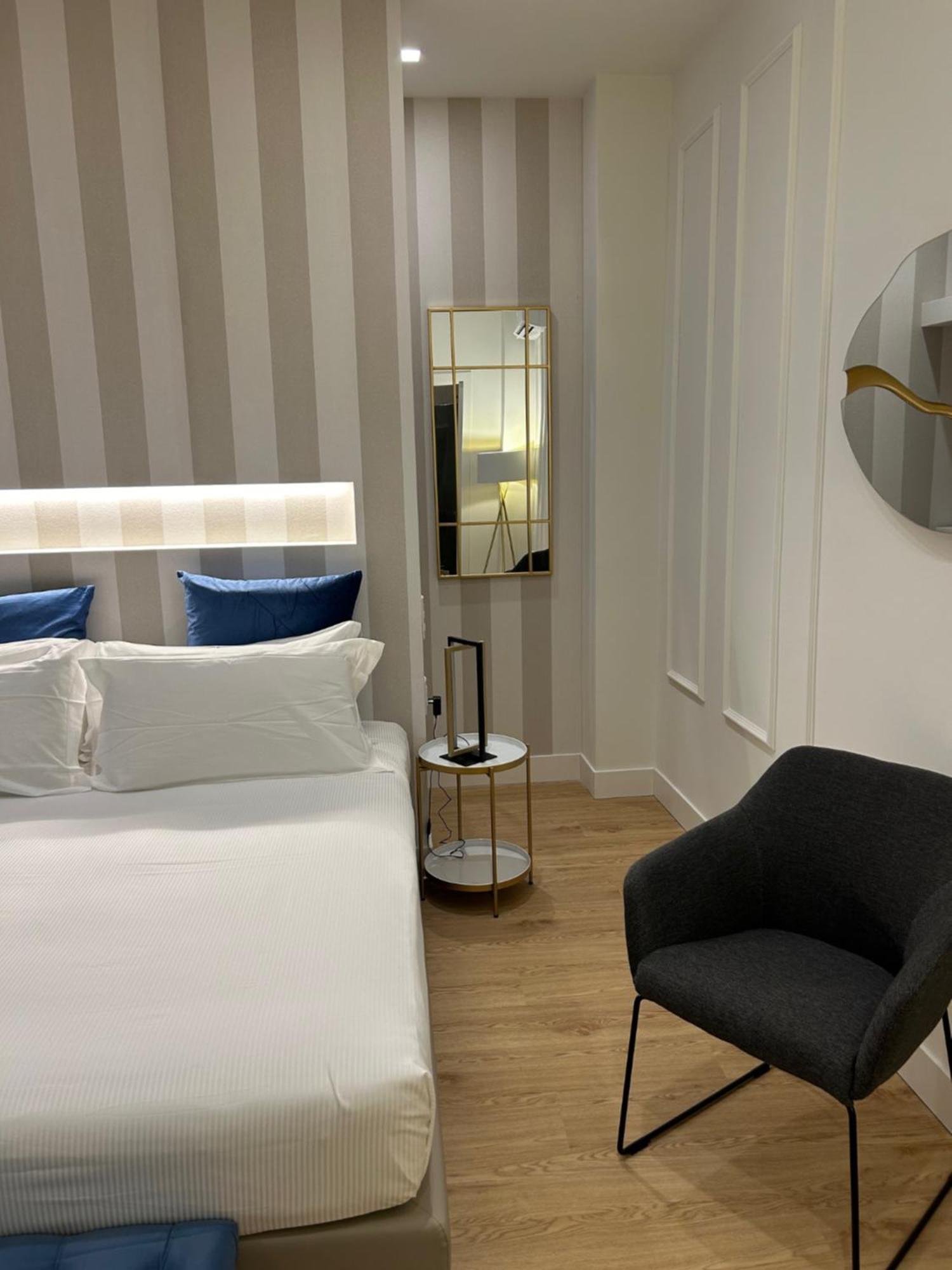 Casa Lounge Costituzione Hotel Каляри Екстериор снимка