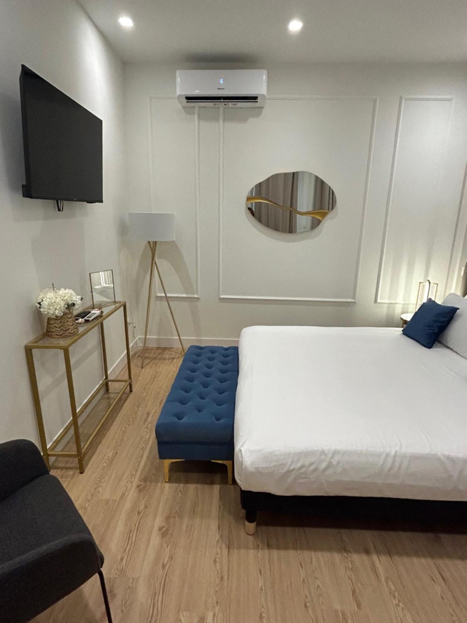 Casa Lounge Costituzione Hotel Каляри Екстериор снимка
