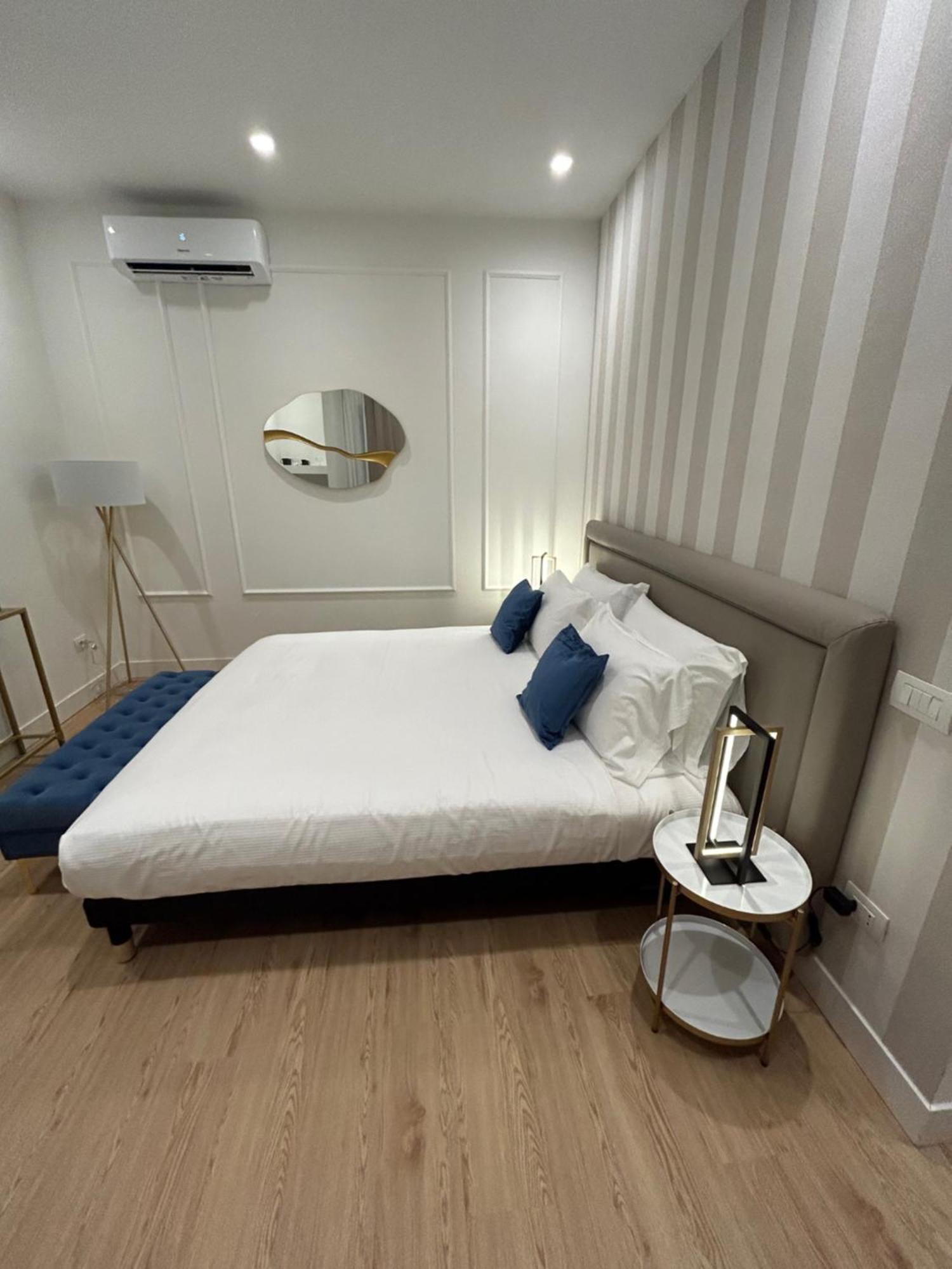 Casa Lounge Costituzione Hotel Каляри Екстериор снимка