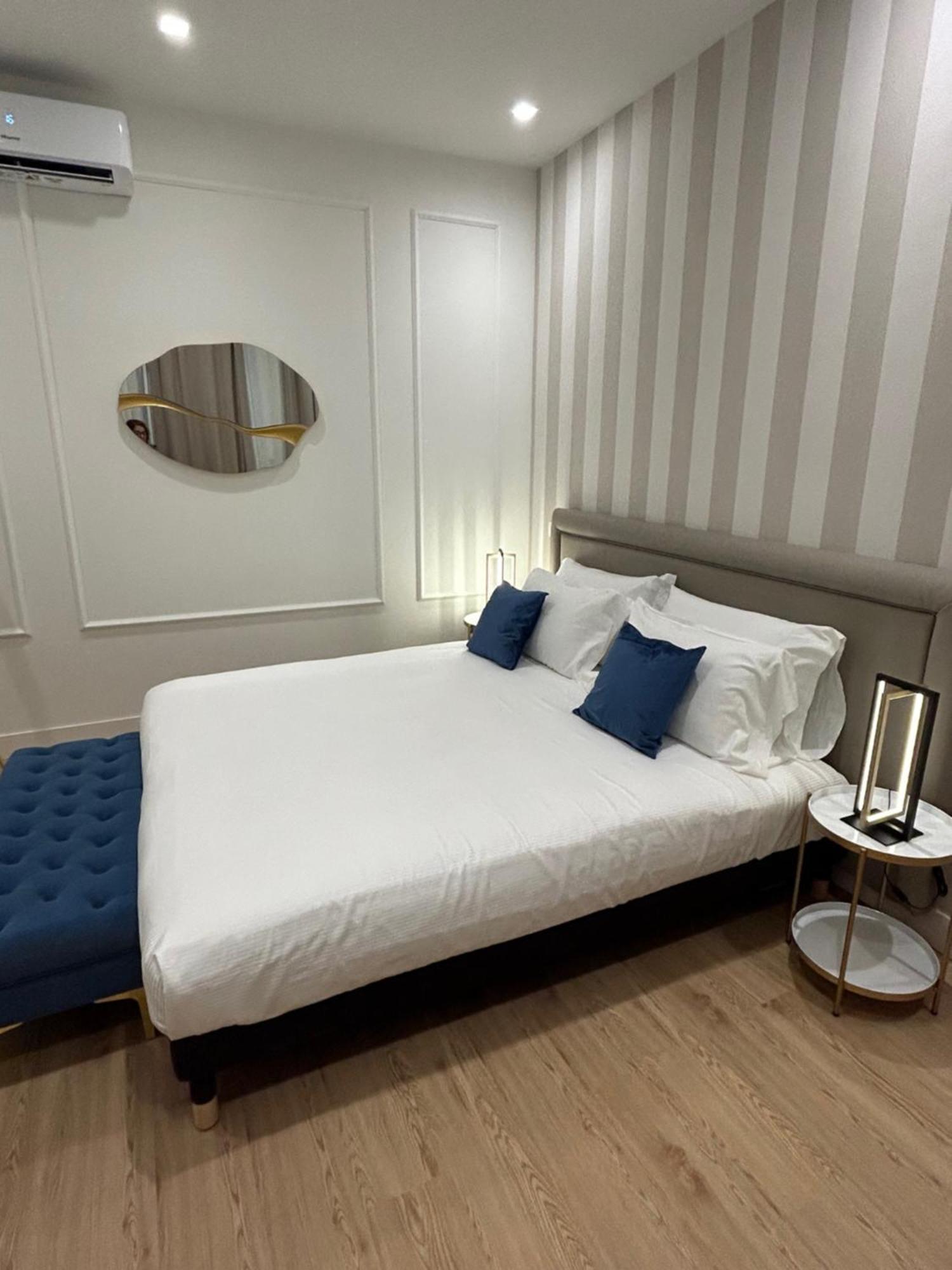 Casa Lounge Costituzione Hotel Каляри Екстериор снимка