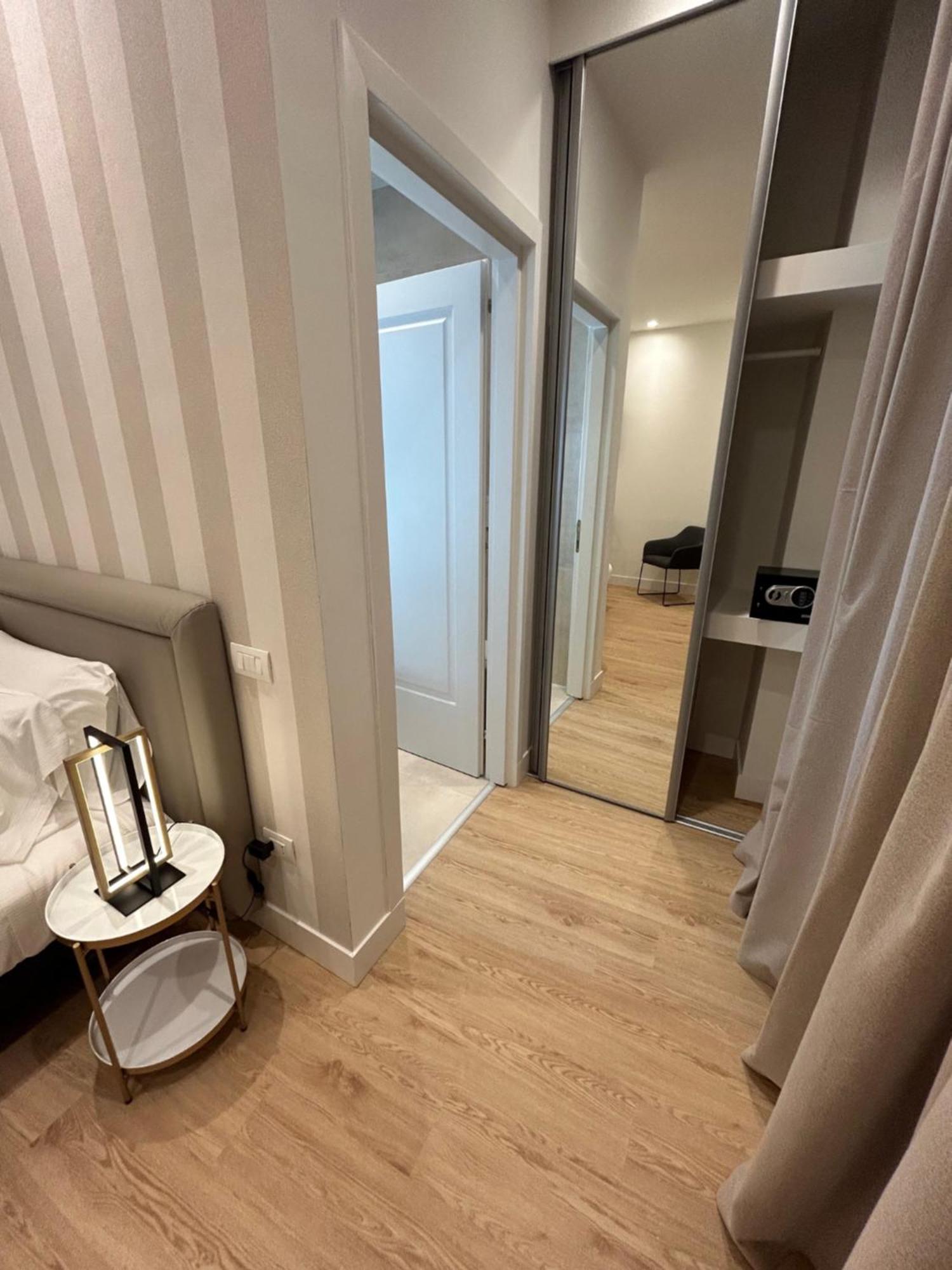Casa Lounge Costituzione Hotel Каляри Екстериор снимка