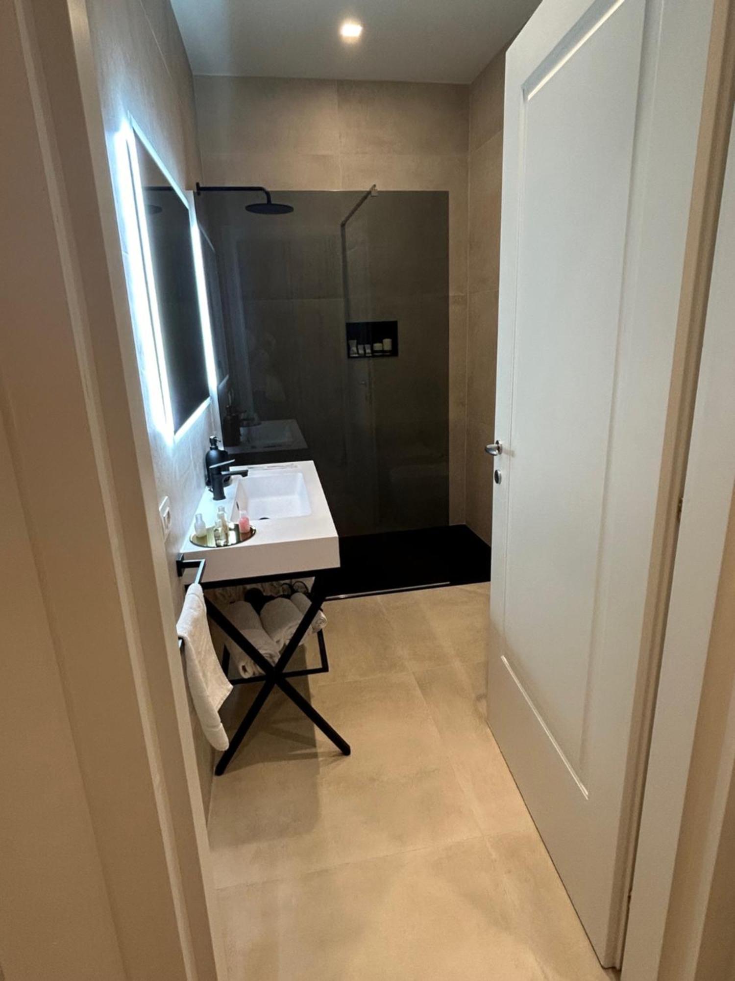 Casa Lounge Costituzione Hotel Каляри Екстериор снимка