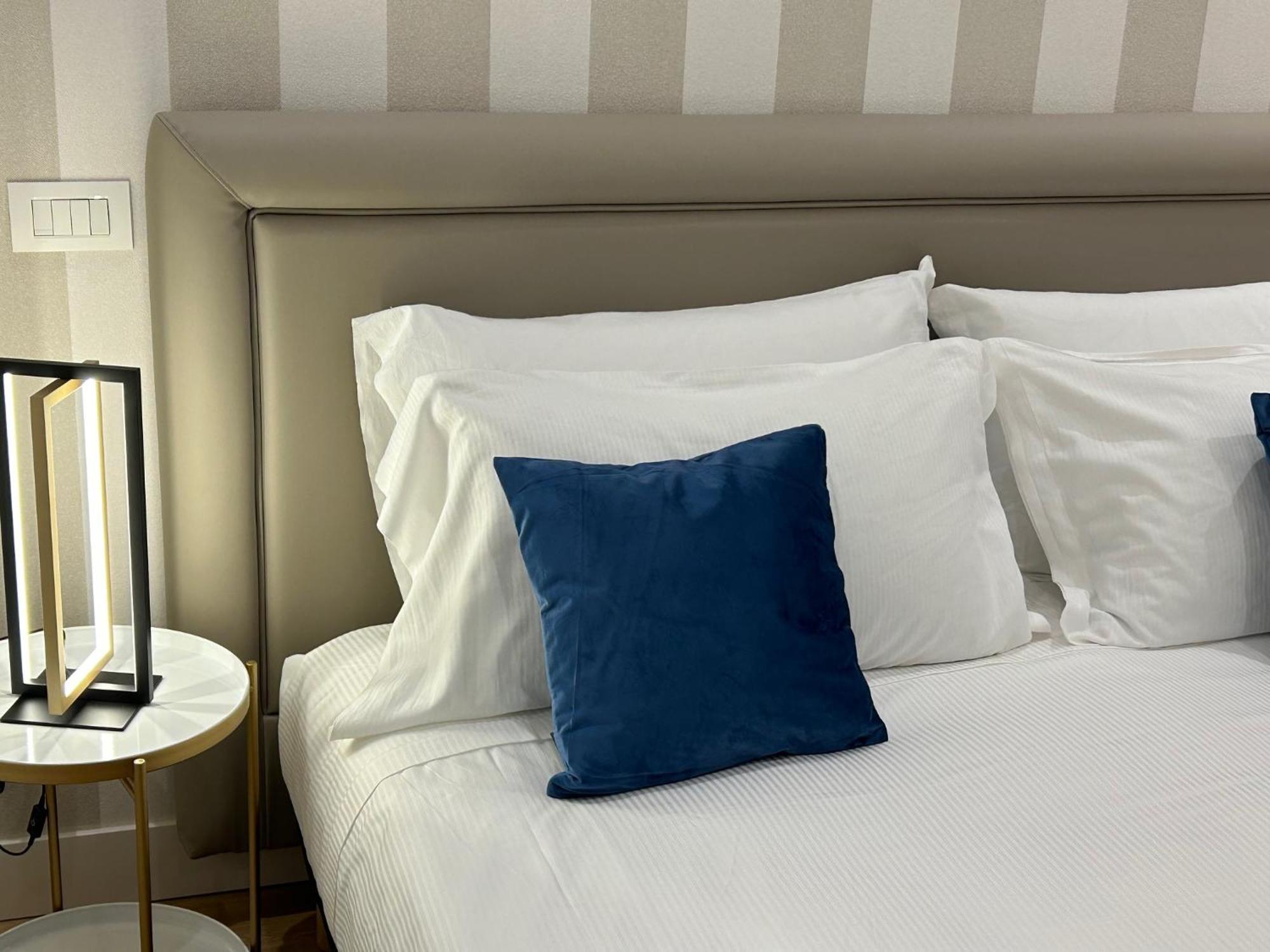 Casa Lounge Costituzione Hotel Каляри Екстериор снимка